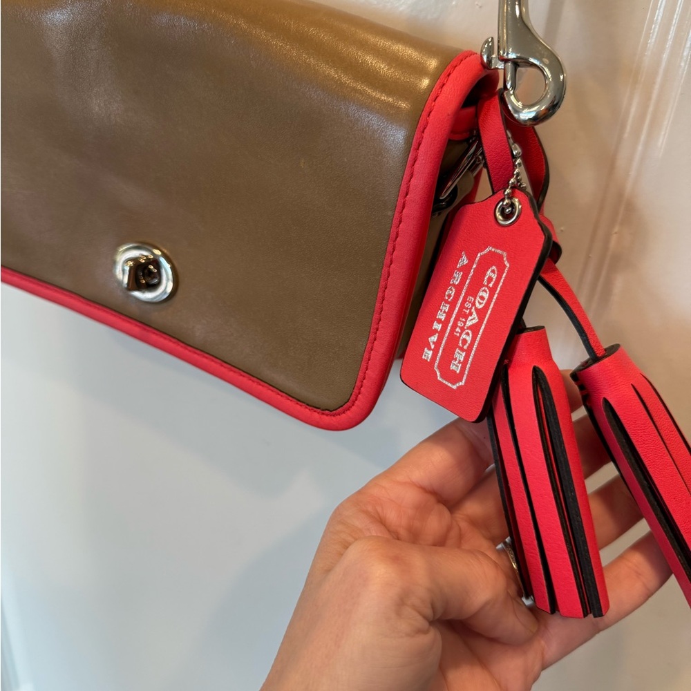 Coach leather Crossbody Bag neon pink accent never used - Picture 6 of 7